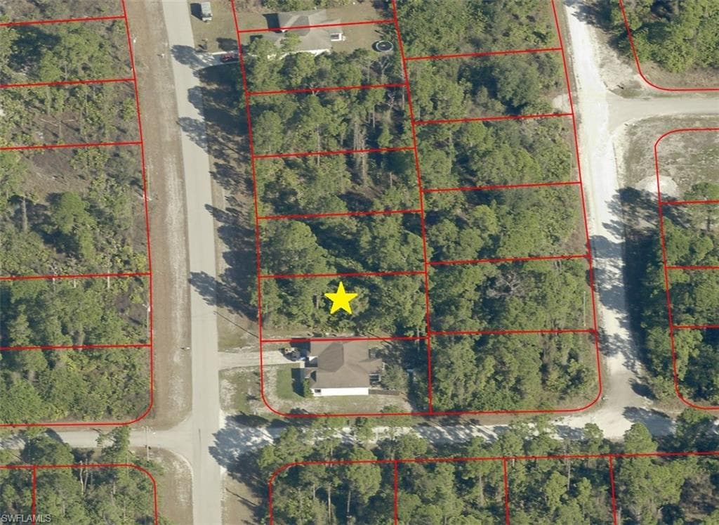 563 McArthur BLVD LEHIGH ACRES, FL 33974