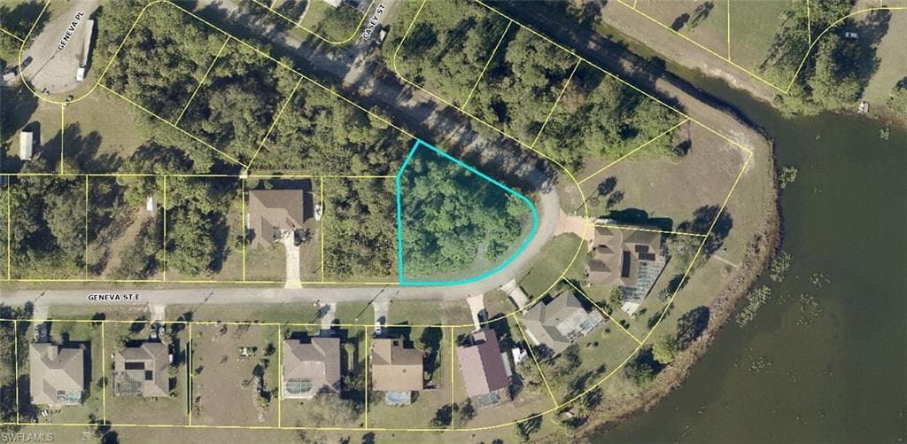 858 Geneva ST LEHIGH ACRES, FL 33974