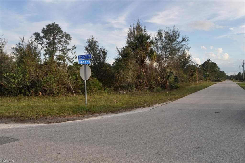 2921 42nd ST W LEHIGH ACRES, FL 33971