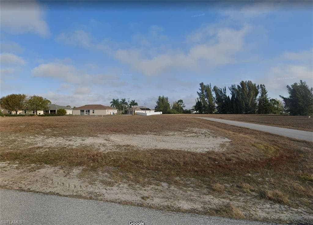 2207 NW 25th LN CAPE CORAL, FL 33993