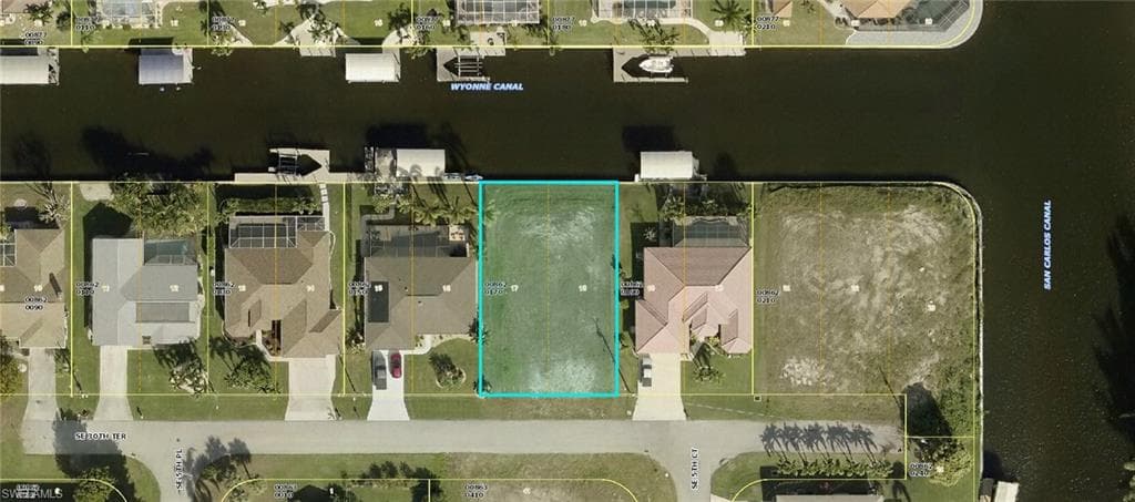 521 SE 30th TER CAPE CORAL, FL 33904