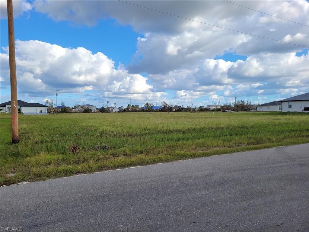 335 SW 31st PL CAPE CORAL, FL 33991