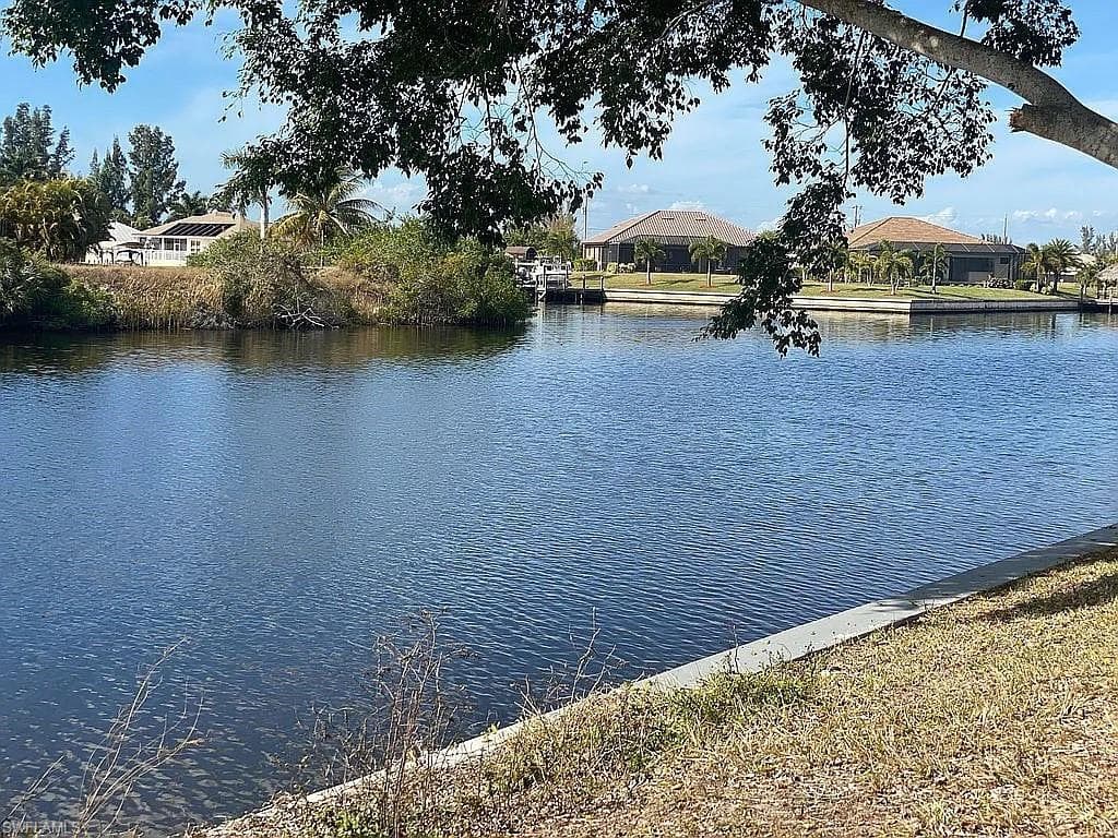 1320 NW 40th PL CAPE CORAL, FL 33993