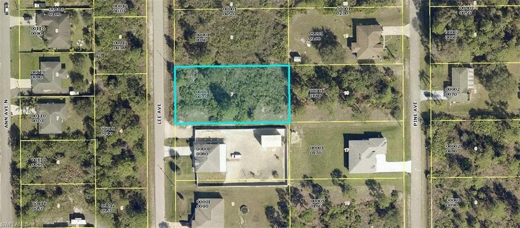 810 Lee AVE LEHIGH ACRES, FL 33972