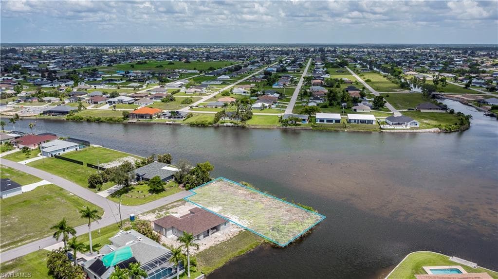 817 NE 5th AVE CAPE CORAL, FL 33909