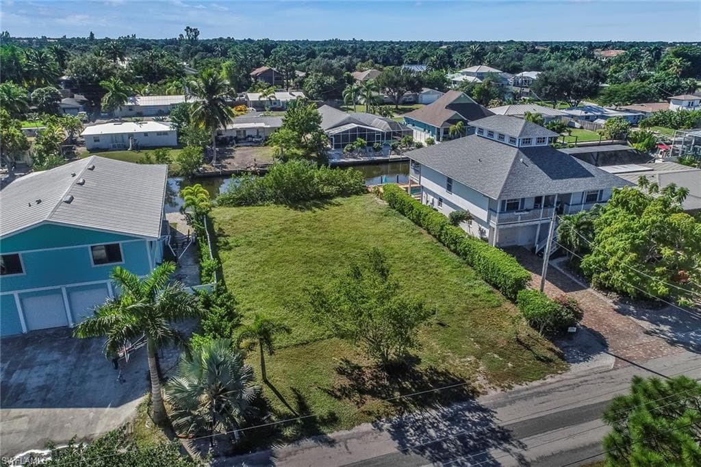 2750 Gulfview DR NAPLES, FL 34112