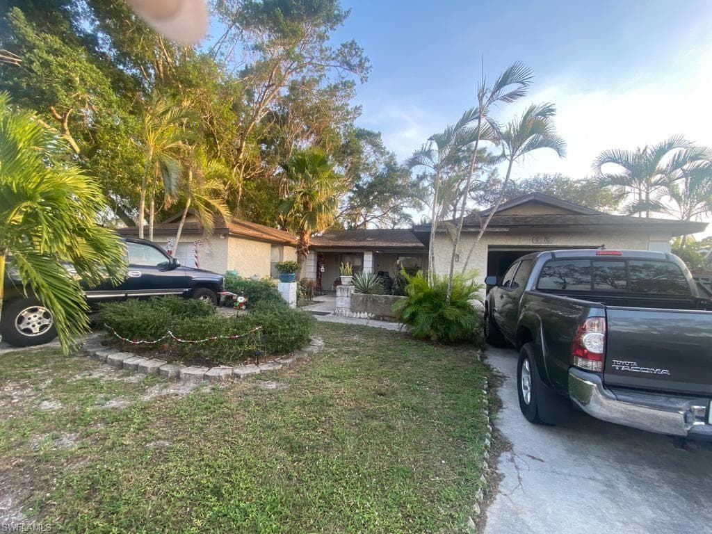 9010-9012 Carolina ST BONITA SPRINGS, FL 34135