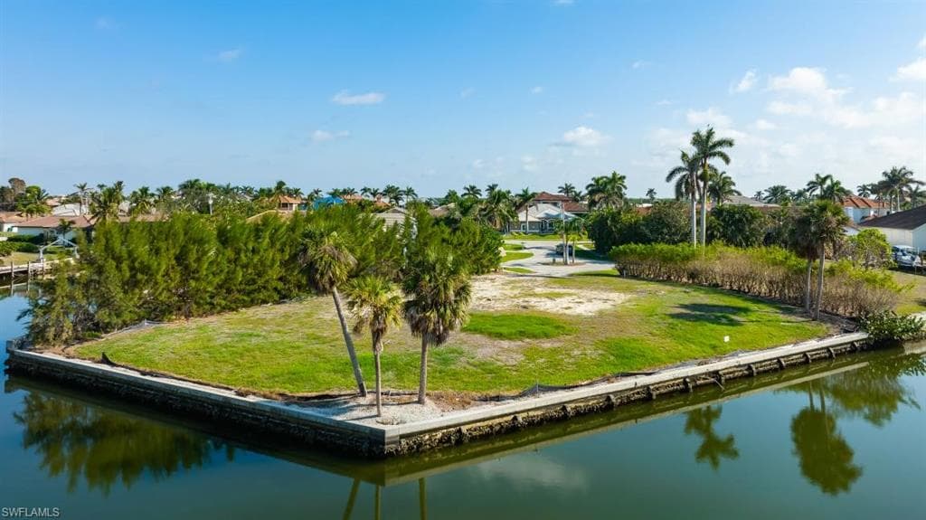 180 Coral CT MARCO ISLAND, FL 34145