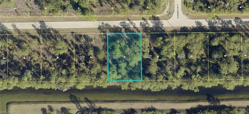 946 Alcalde ST E LEHIGH ACRES, FL 33974