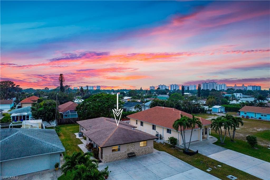 724/726 96th AVE N NAPLES, FL 34108