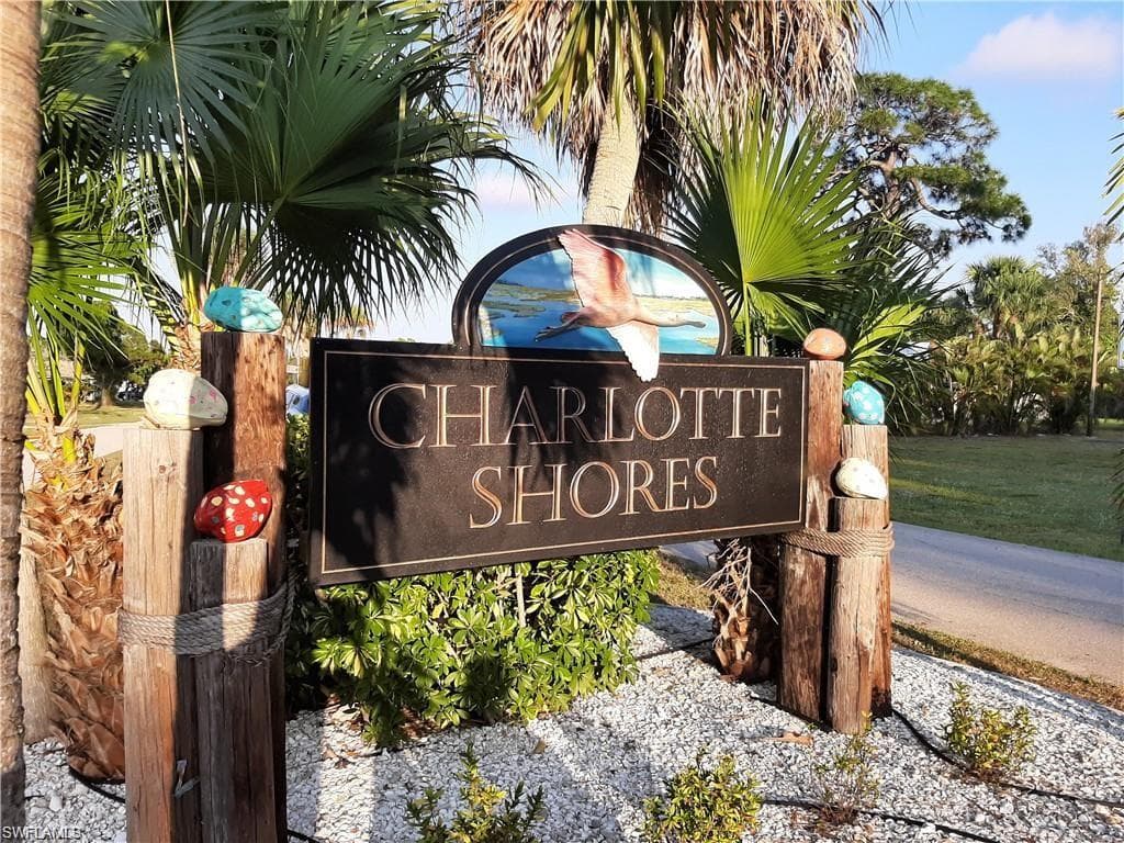 5427 Genesee BOKEELIA, FL 33922
