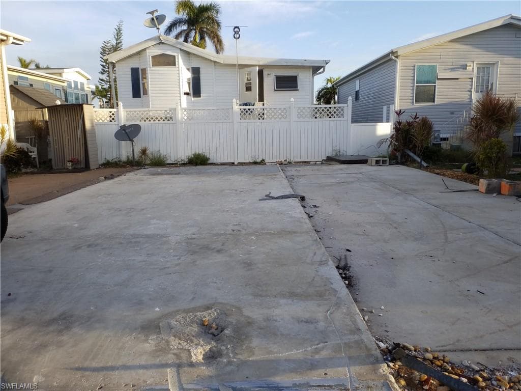 5638 Red Bird LN FORT MYERS, FL 33908