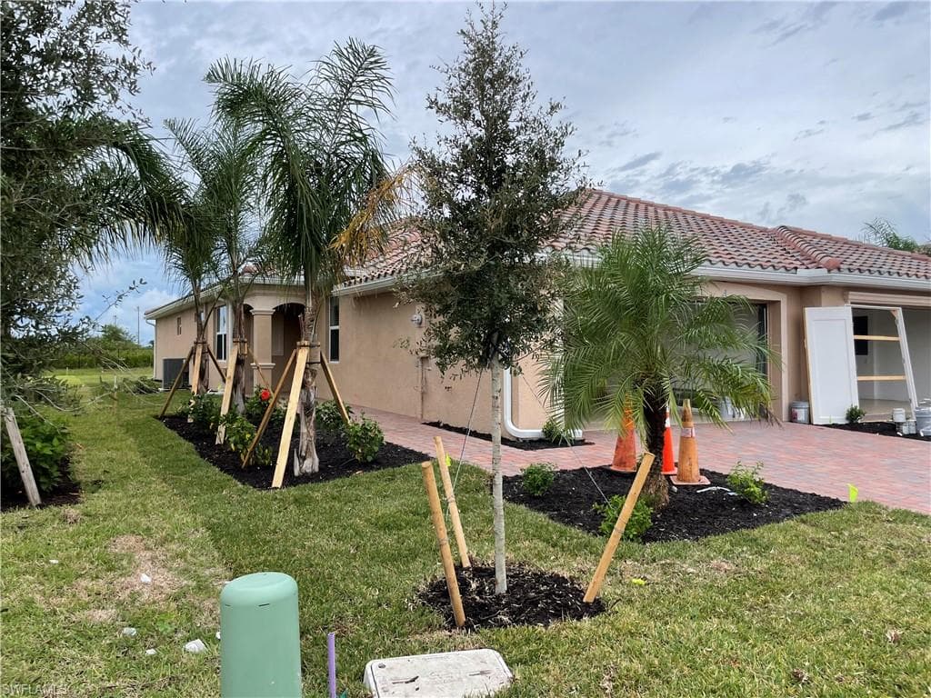 1692 Alameda DR NAPLES, FL 34120