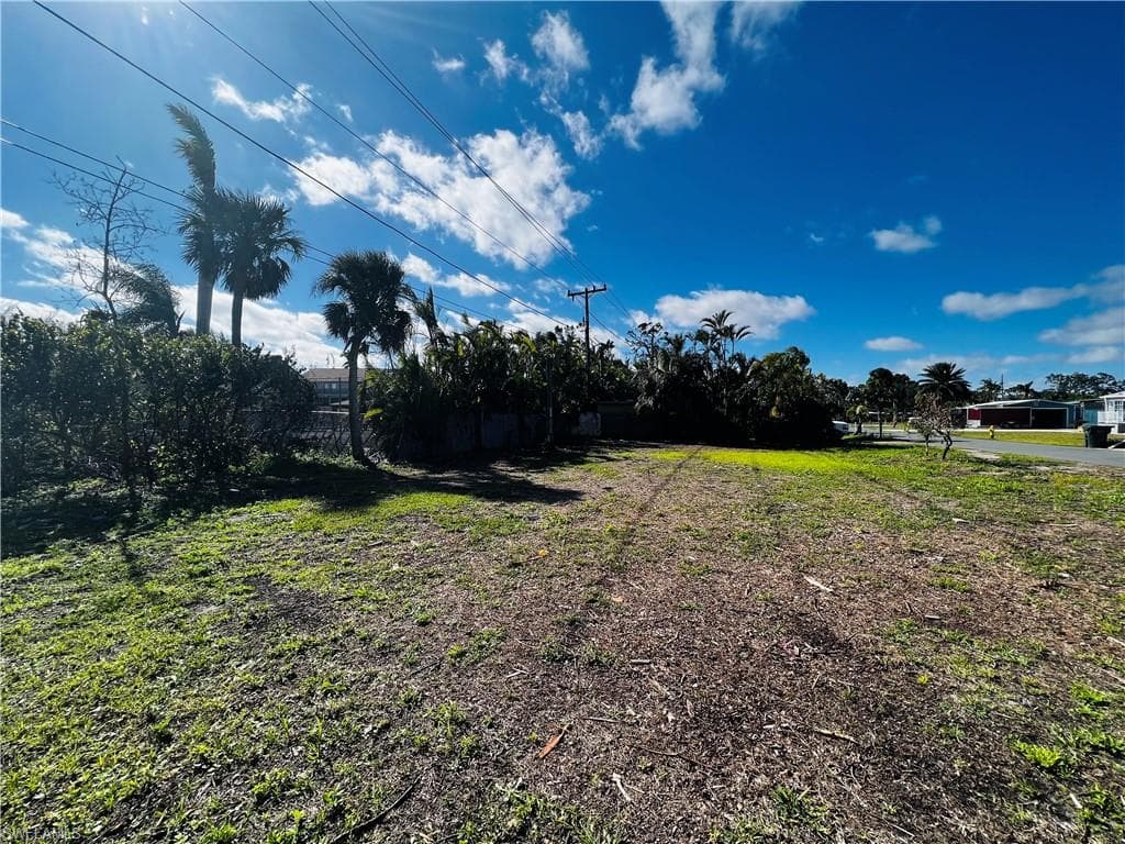 12135 Hibiscus DR FORT MYERS, FL 33908