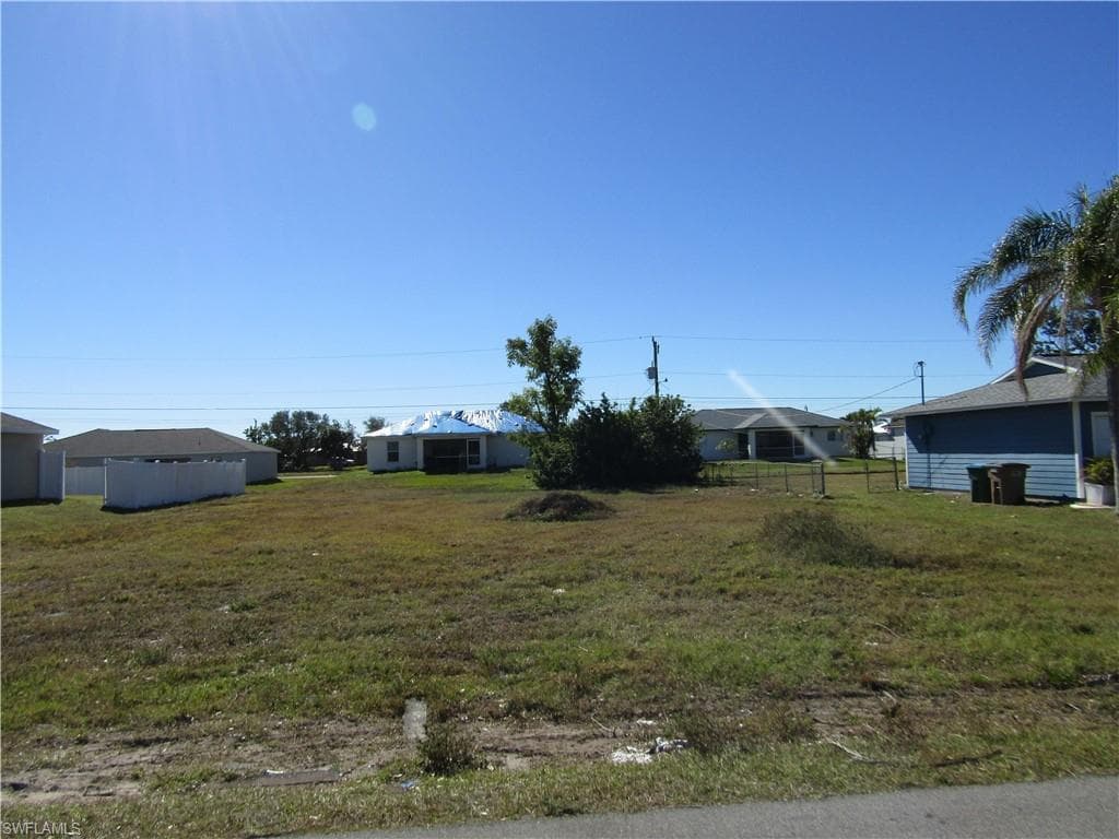 916 NE 11th ST CAPE CORAL, FL 33909