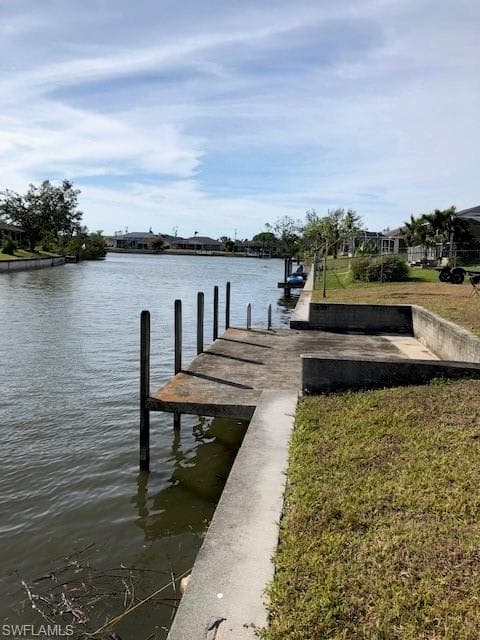 526 SE 4th ST CAPE CORAL, FL 33990
