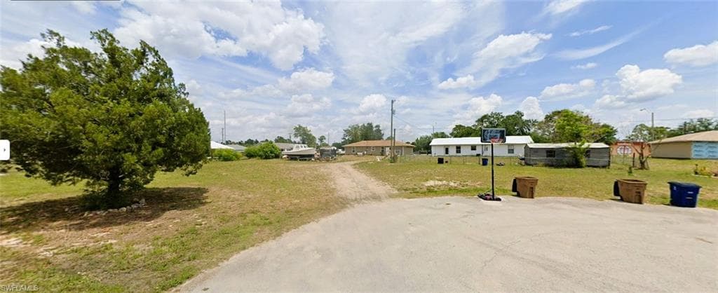 2253 10th TER LEHIGH ACRES, FL 33936