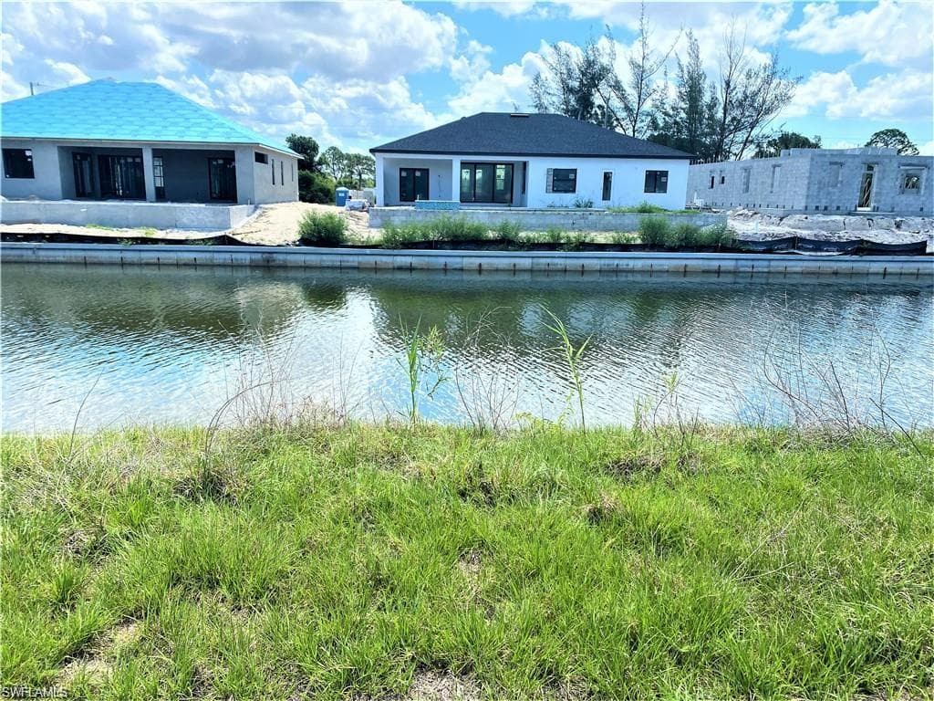 2327 33rd PL CAPE CORAL, FL 33993