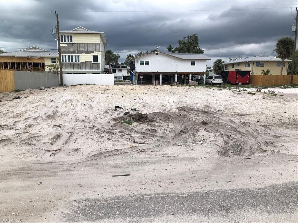 121 Hibiscus DR FORT MYERS BEACH, FL 33931