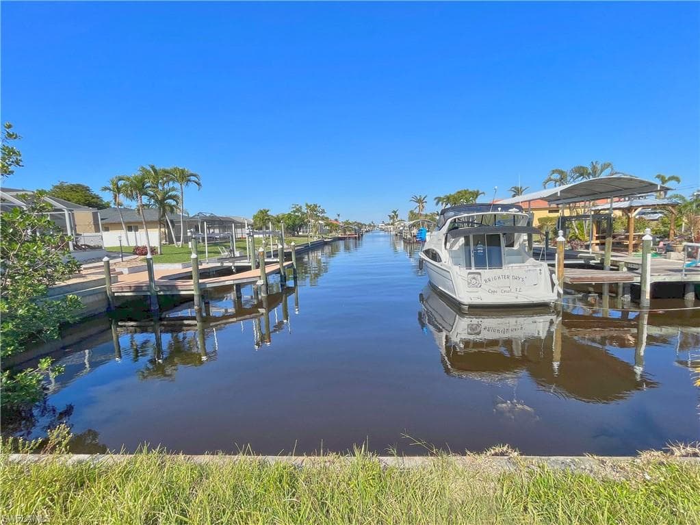 1933 Cornwallis PKWY CAPE CORAL, FL 33904