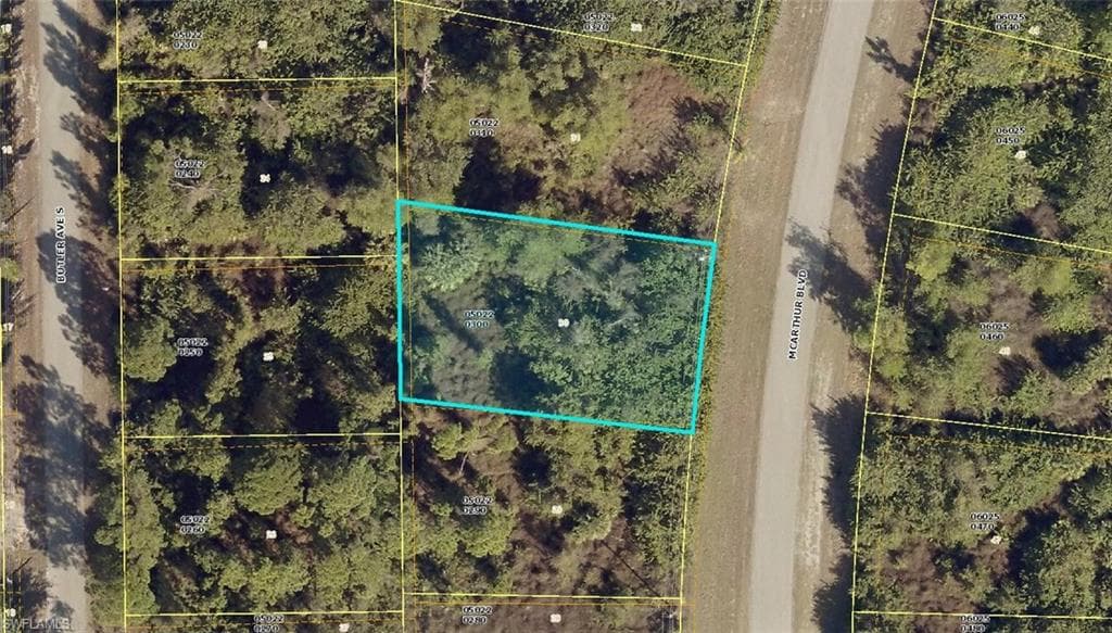 382 McArthur BLVD LEHIGH ACRES, FL 33974