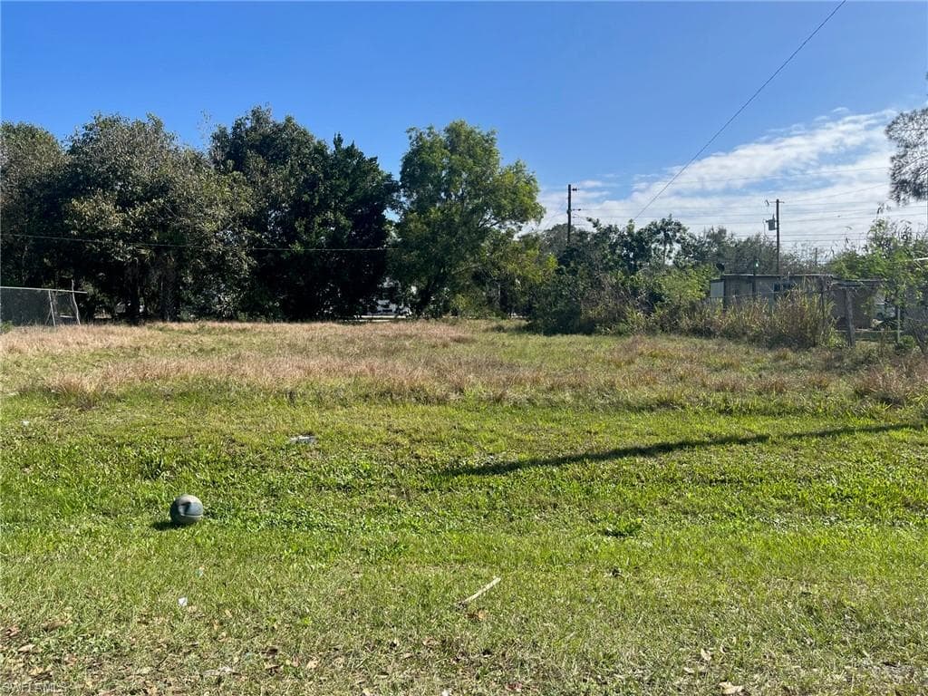 304 13th ST SE IMMOKALEE, FL 34142