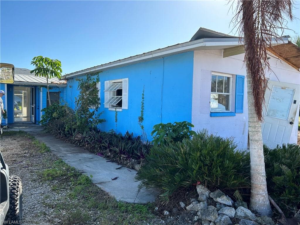 3254/3256 Stringfellow RD ST. JAMES CITY, FL 33956