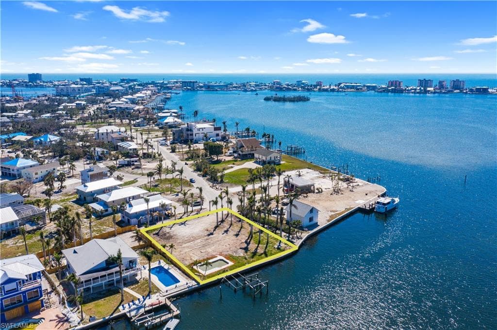 900 San Carlos DR FORT MYERS BEACH, FL 33931