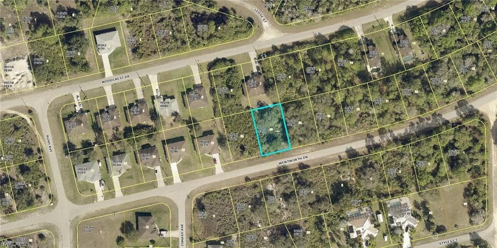 676 Wentworth DR LEHIGH ACRES, FL 33972