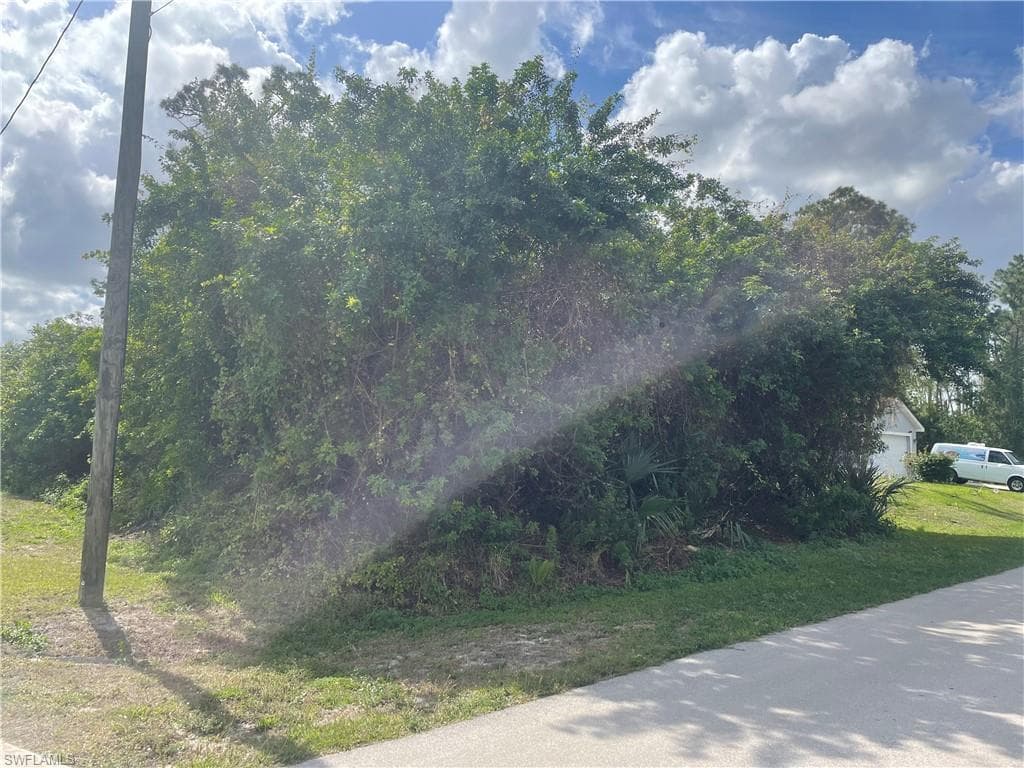 962 Iris ST E LEHIGH ACRES, FL 33974