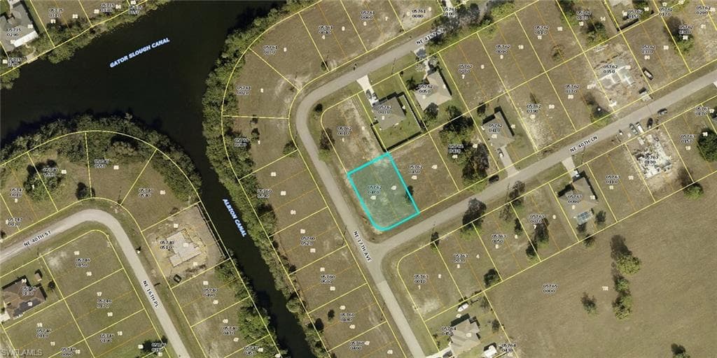 1701 NE 40th LN CAPE CORAL, FL 33909