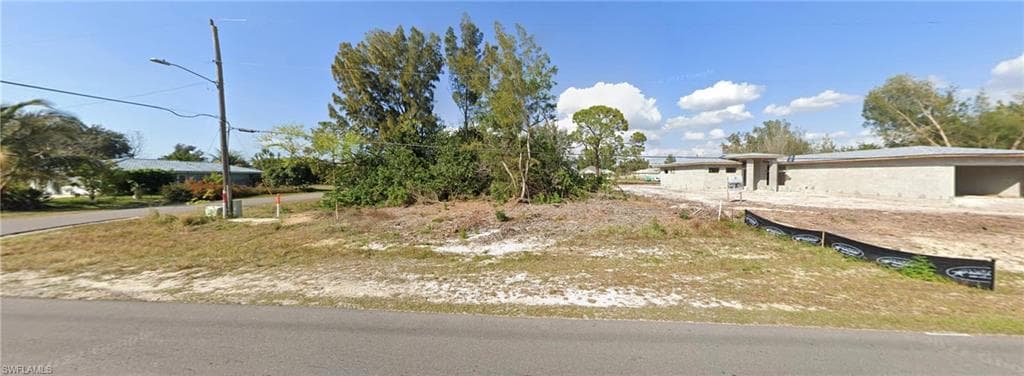 1811 SW 4th ST CAPE CORAL, FL 33908