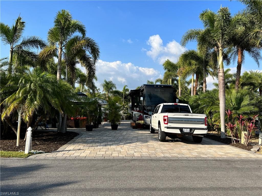 10081 Stonewood DR FORT MYERS, FL 33905