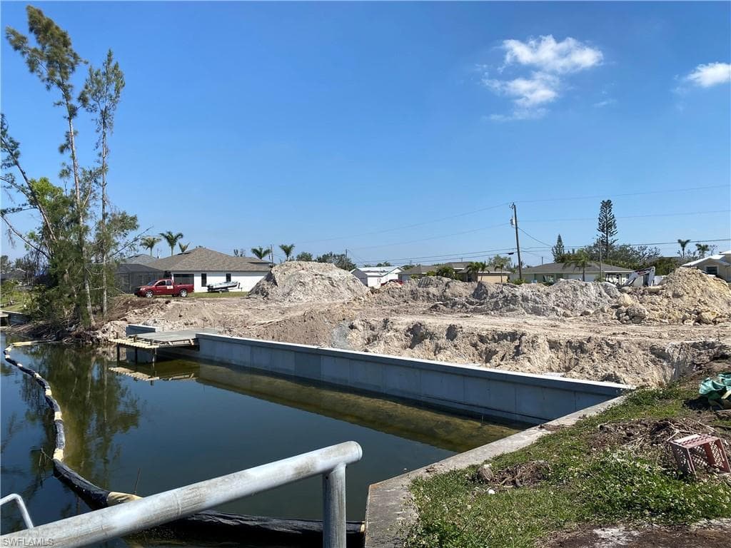 2144 SW 5th AVE CAPE CORAL, FL 33991