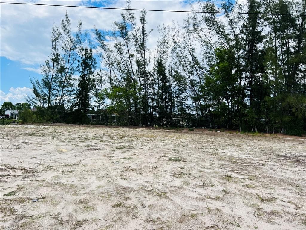 835 SW 24th ST CAPE CORAL, FL 33991