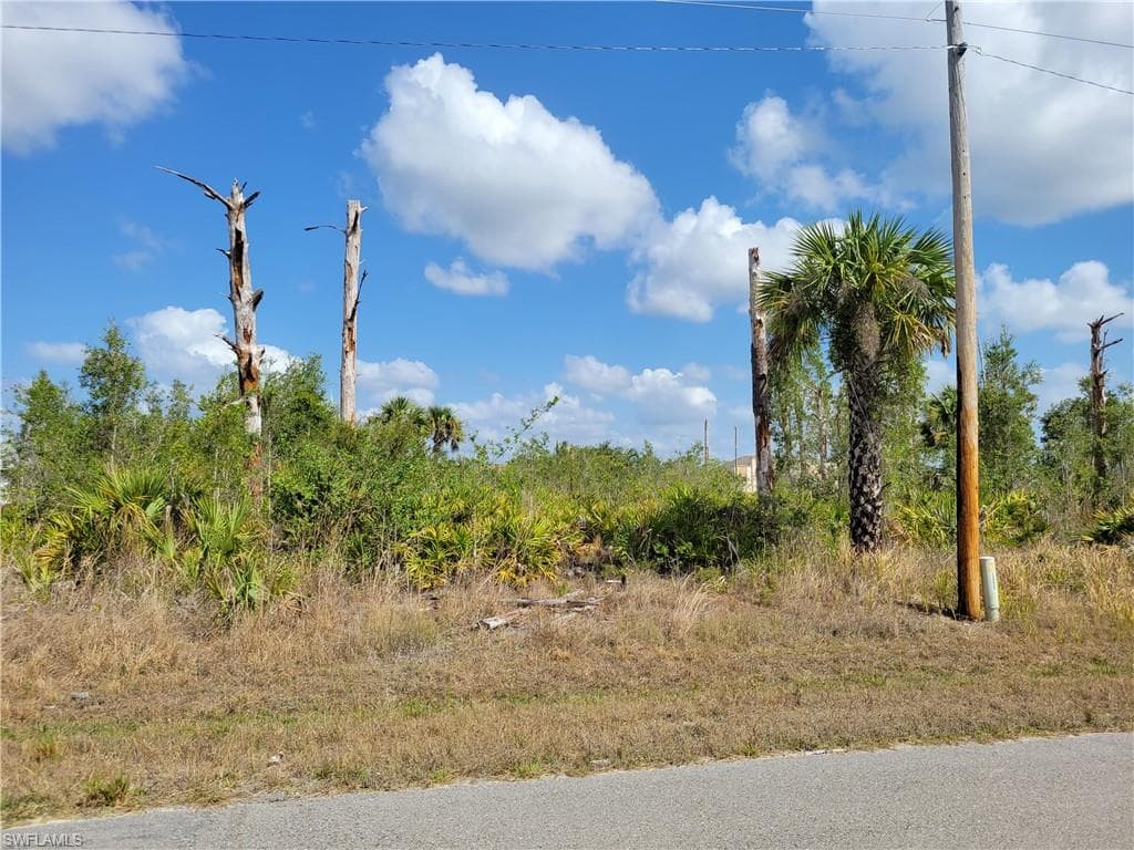 2702 21st ST W LEHIGH ACRES, FL 33971