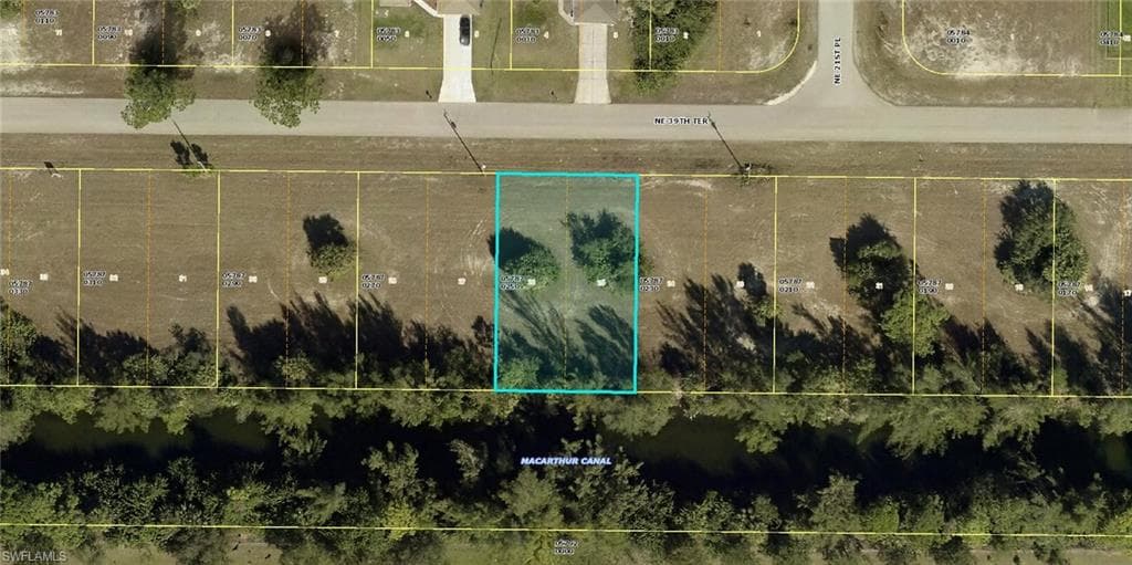 2124 NE 39th TER CAPE CORAL, FL 33909
