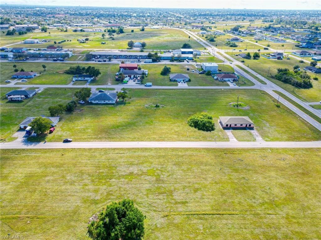 812 8th TER CAPE CORAL, FL 33909