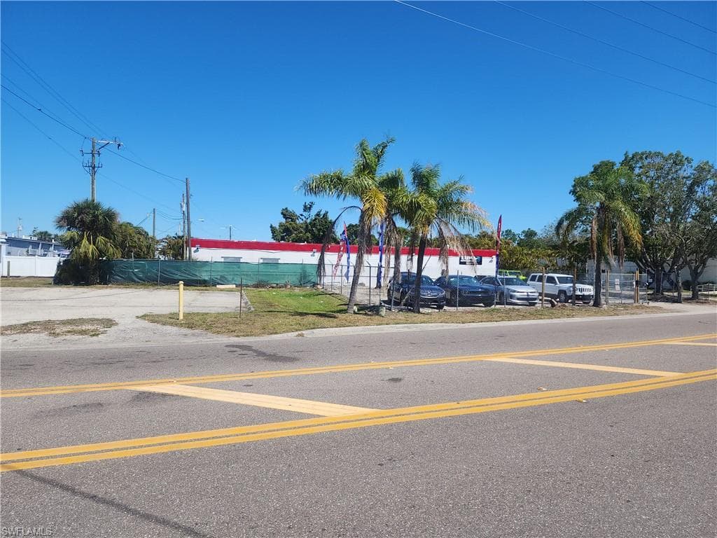 29-31 Cardinal DR NORTH FORT MYERS, FL 33917