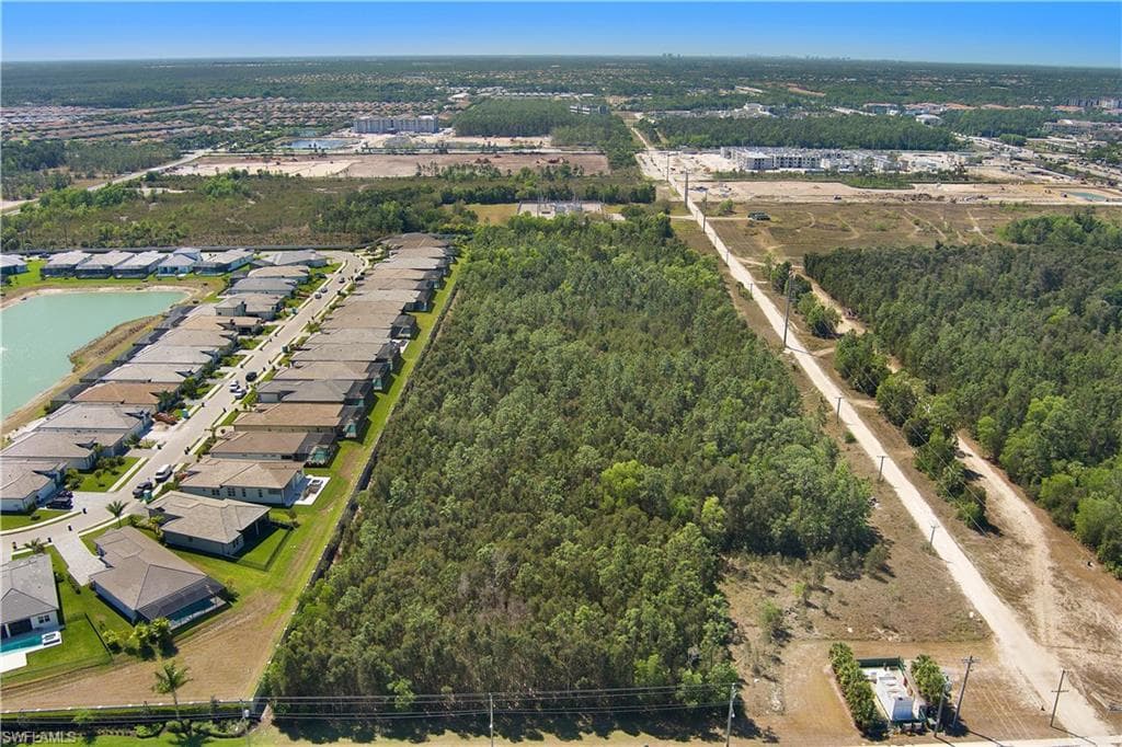 3810 Hacienda Lakes PKWY NAPLES, FL 34114