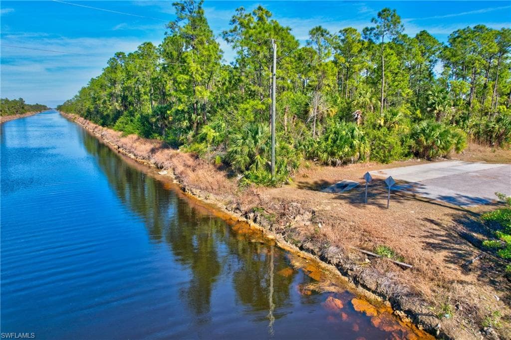 14 AVE NE NAPLES, FL 34120