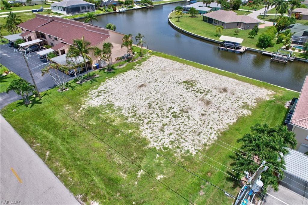 933 SW 47th TER CAPE CORAL, FL 33914