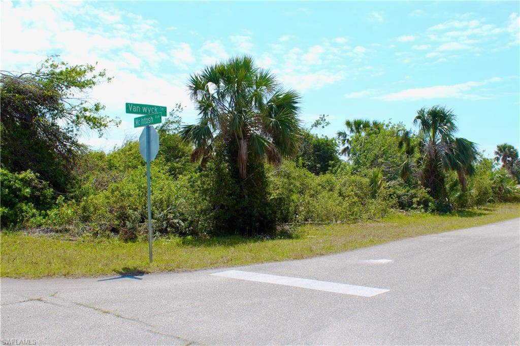 10432 Van Wyck TER PORT CHARLOTTE, FL 33981