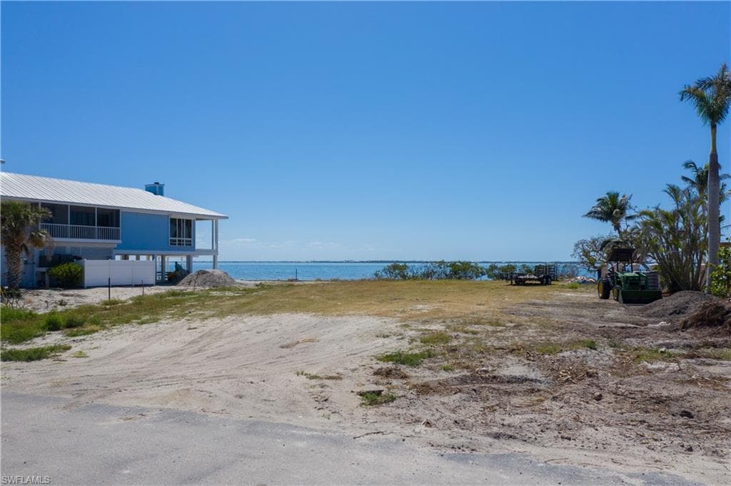 2080 Macadamia LN ST. JAMES CITY, FL 33956