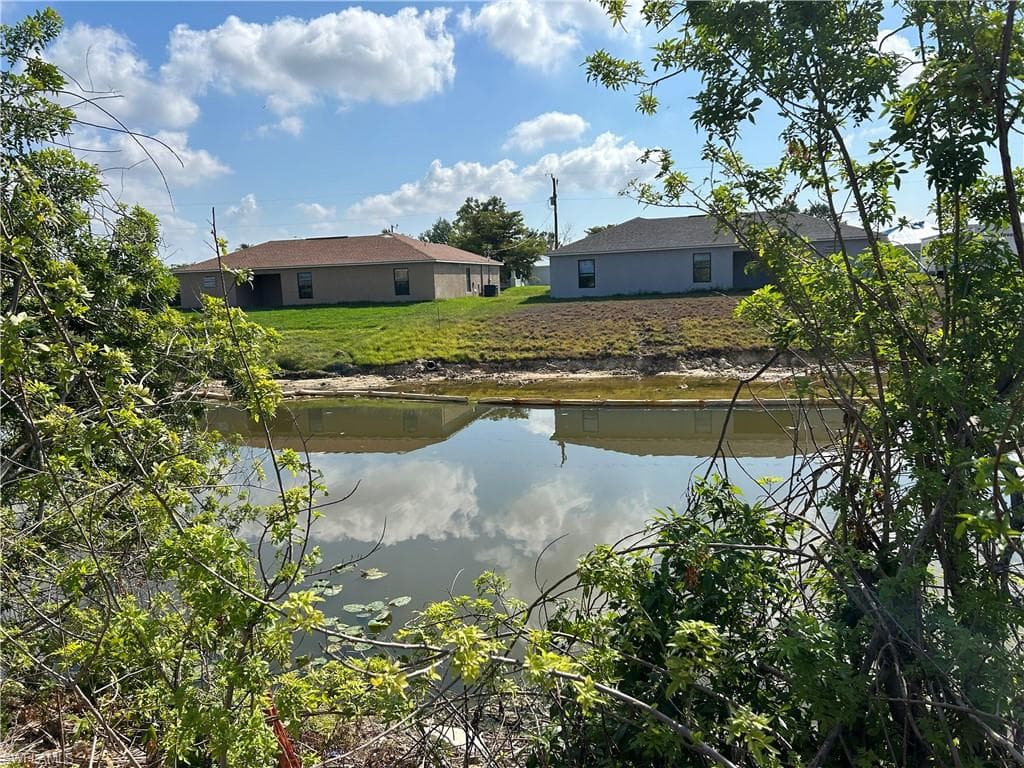 1101 NE 10th PL CAPE CORAL, FL 33909