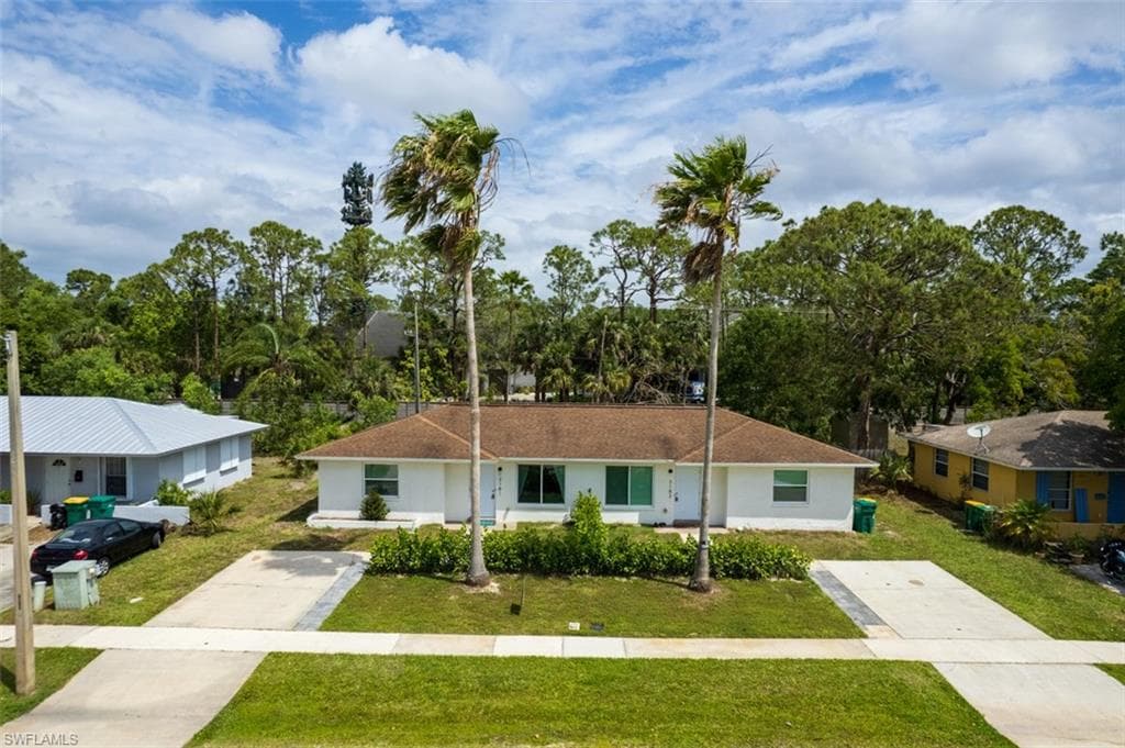3181-3183 Poinciana DR NAPLES, FL 34105
