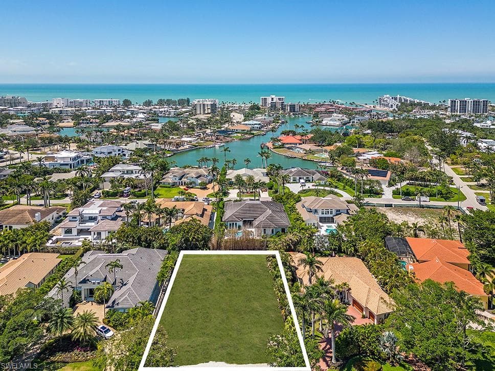 2331 Crayton RD NAPLES, FL 34103