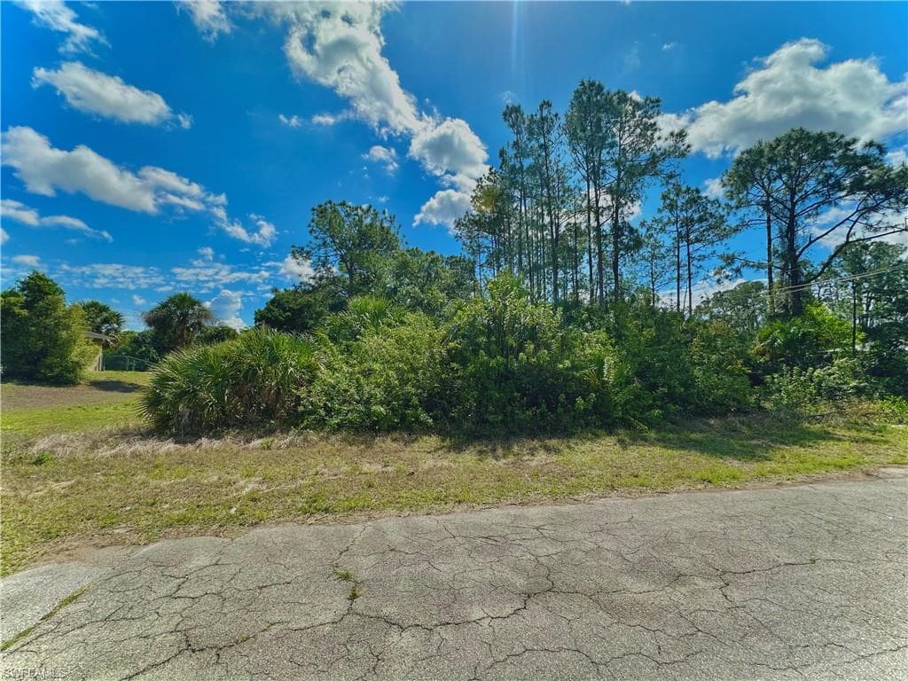 400 Robert AVE LEHIGH ACRES, FL 33936