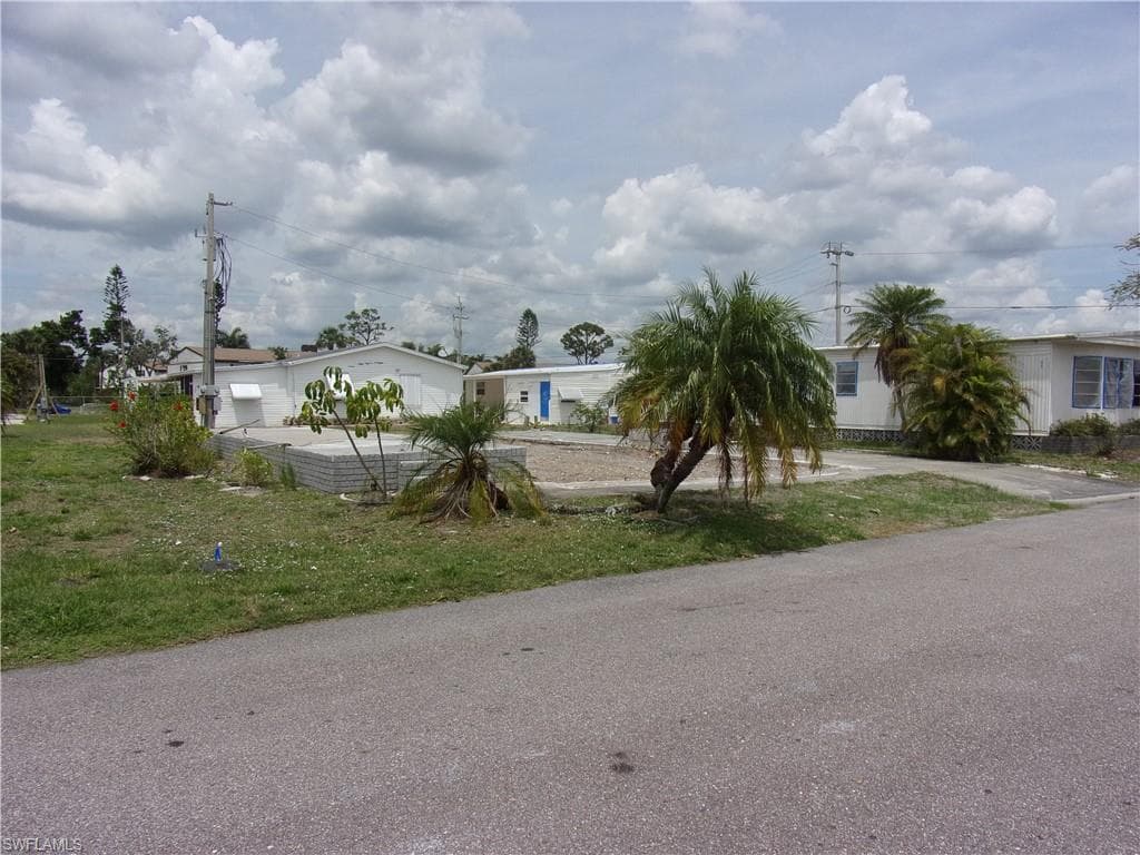 5507 Harbor LN NORTH FORT MYERS, FL 33917