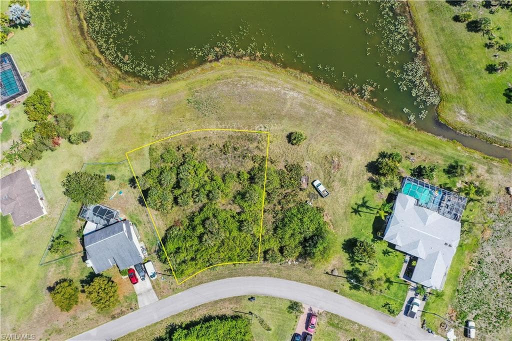 831 Geneva ST LEHIGH ACRES, FL 33974